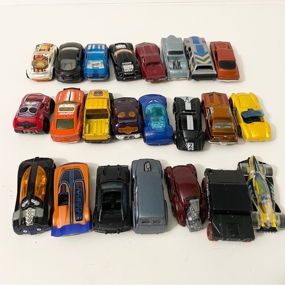 Lot of 23 Hot Wheels Diecast Cars - Picture 16 of 16